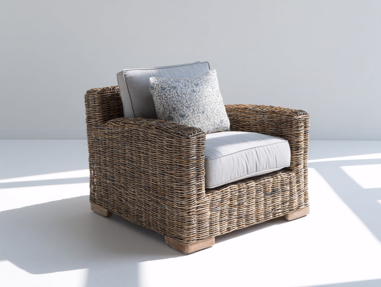 Polyrattan Gartensessel mit breiten Armlehnen 90 x 85 x 82 cm - Naturbraun und Hellgrau - Moderner Loungestil